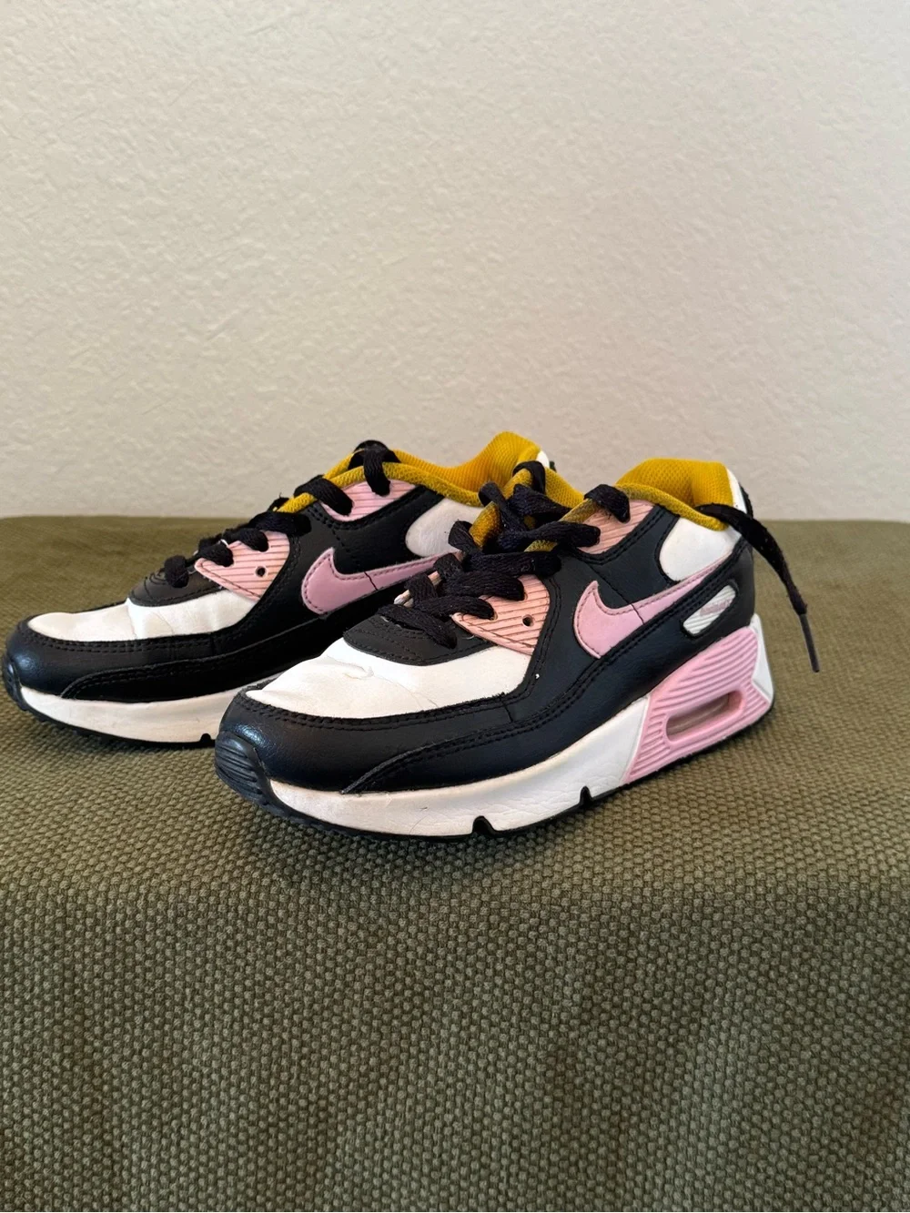 Nike Air Max 90 Leather GS ‘Black Light Arctic Pink’ Sneakers